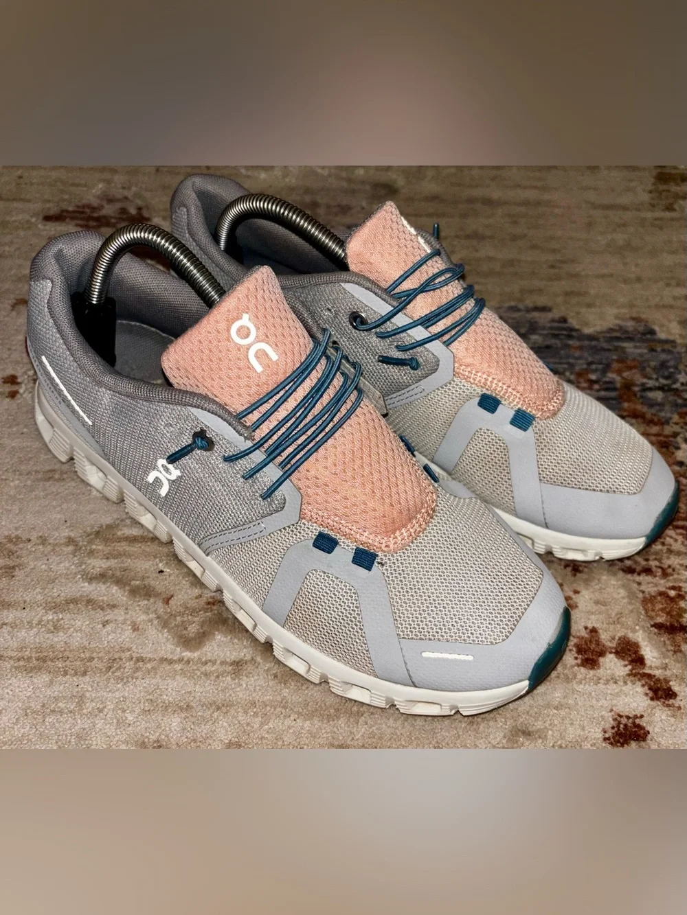 On Cloud 5 Athletic Shoes in Gray/Pink